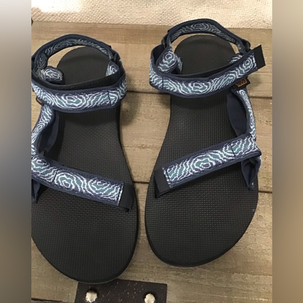 Teva original universal Navy and Teal Patterned Strap Sandals. NWOT